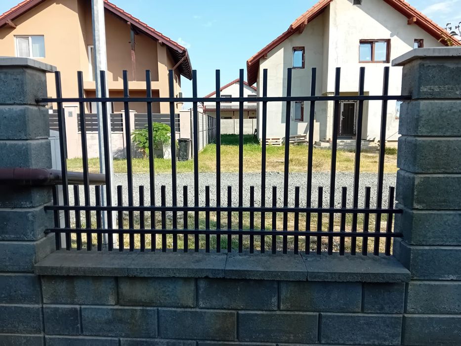 Vând panouri de gard