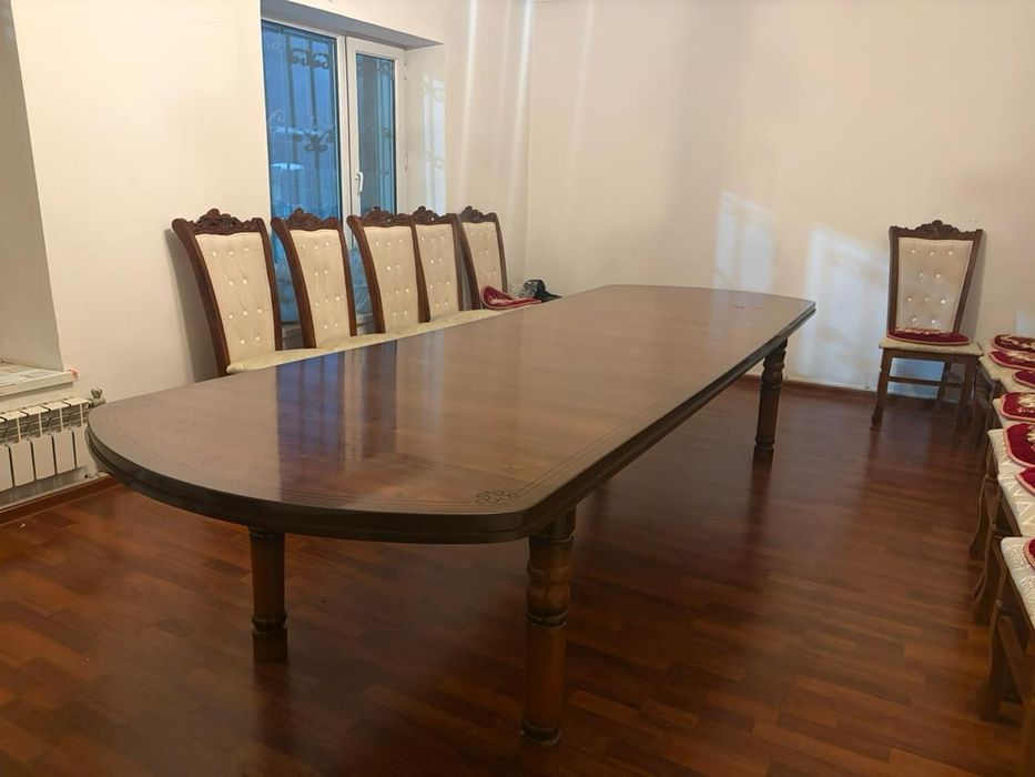 Продаётся стол для гостинной г.Шымкент