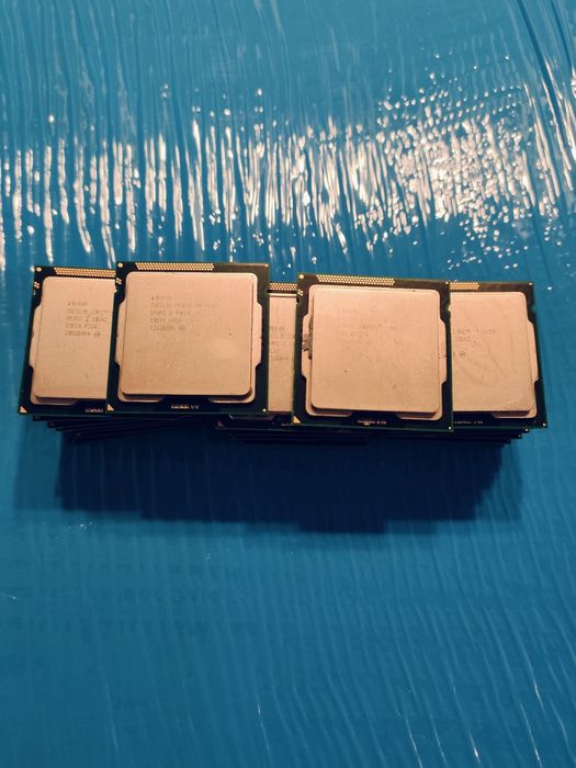 Lot de 26 procesoare Intel / Intel i3