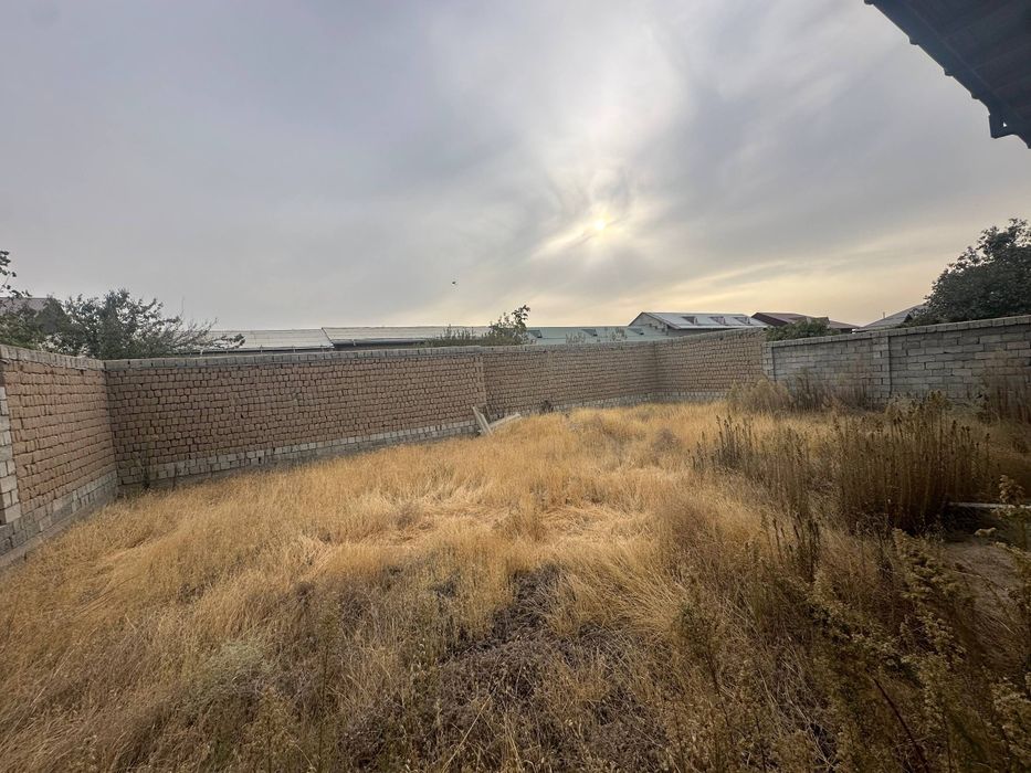 Ховли сотилади..