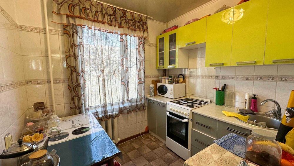 Продам 3 ком в центре Айым