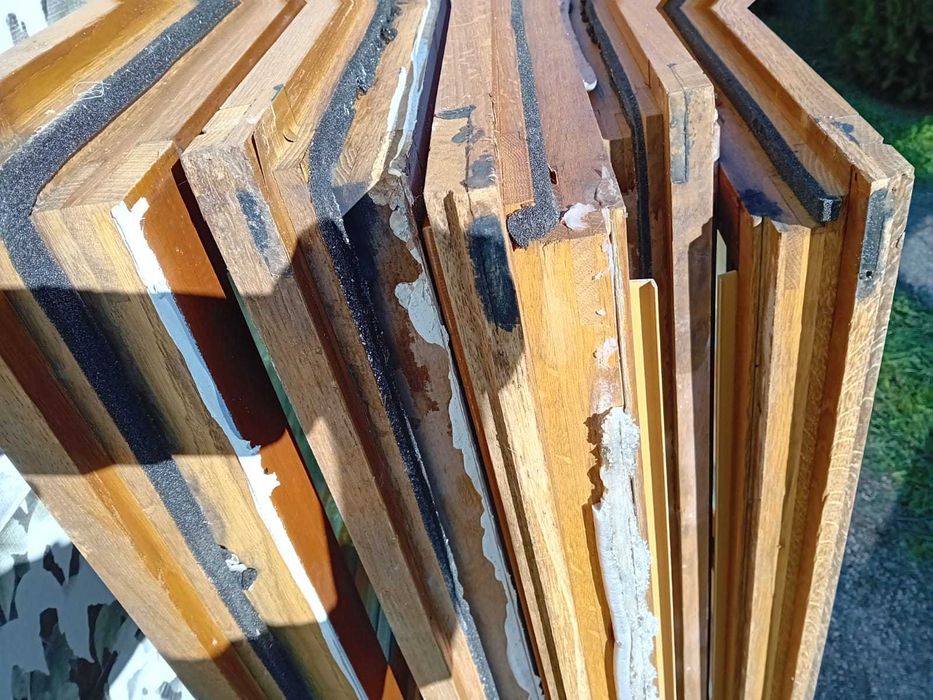 Vand / schimb  ferestre lemn stejar