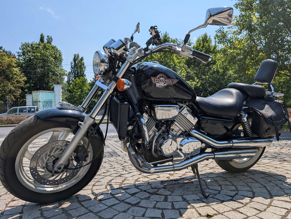 Motocicleta Honda Magna