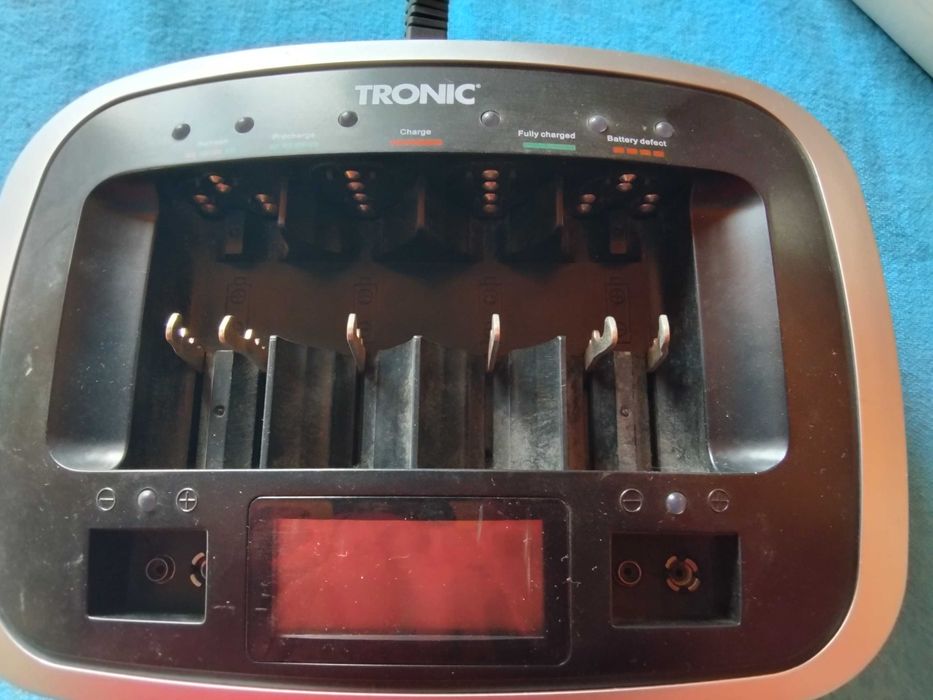 голямо оригинално немско зарядно за всички видове батерии , NI-MH