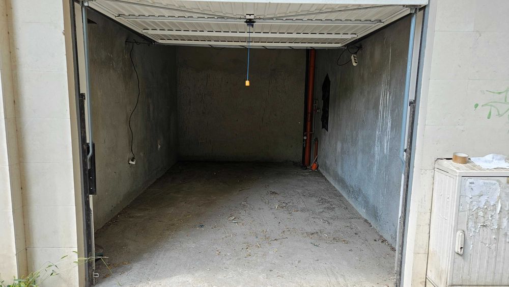 Дава се под наем Гараж / Паркомясто в Варна, Левски - 15 кв.м за 132.6 € - Снимка #1