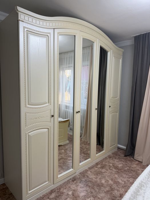 Продам спальный шкаф,