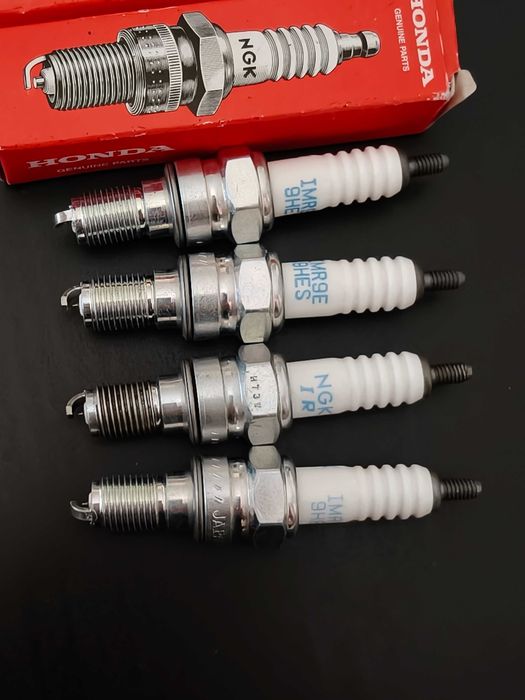 Продавам оригинални иридиеви свещи Honda NGK Iridium IMR9E-9HES (31912-MFL-003)