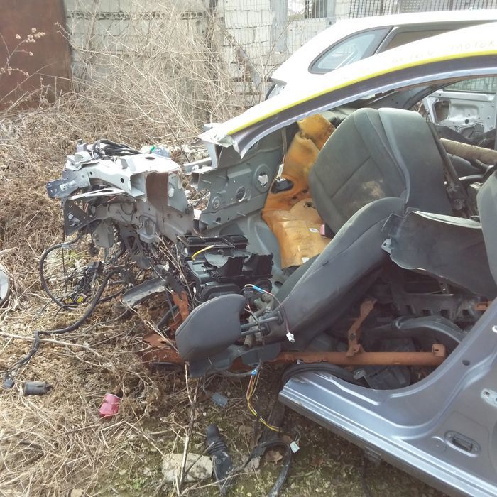 Dezmembrari Renault FLUENCE (L30) (2010-) 1.6 16V Benzina