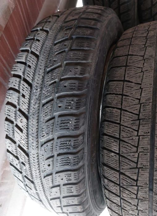 4 шины без дисков 185 65 R15.