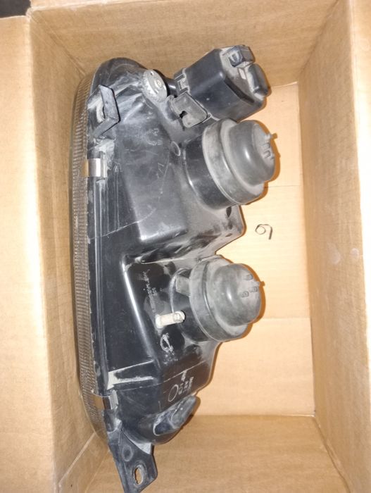 Продам передние фары на голф 3