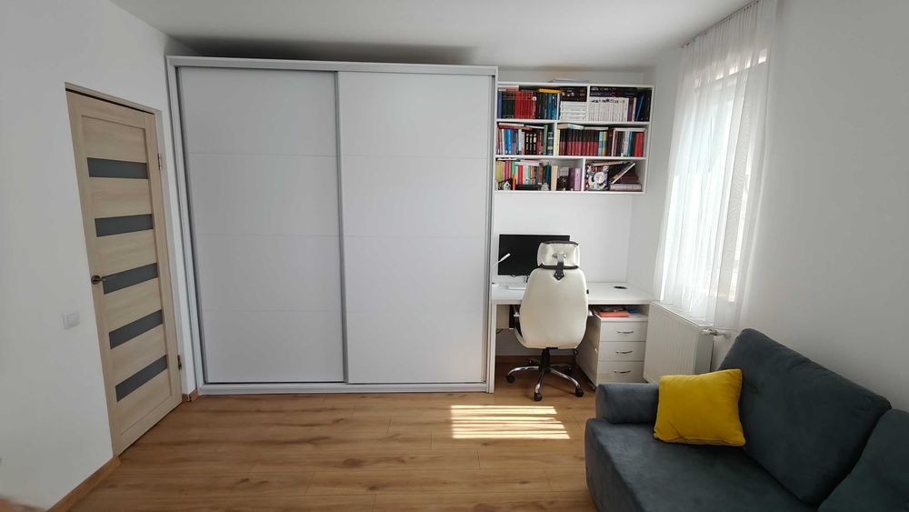 PF Vând apartament 2 camere, decomandat, 51 mp, zona Petrom, parcare