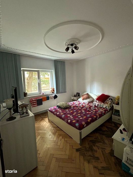 Apartament 3 camere, decomandat, centrală, zona Lipovei