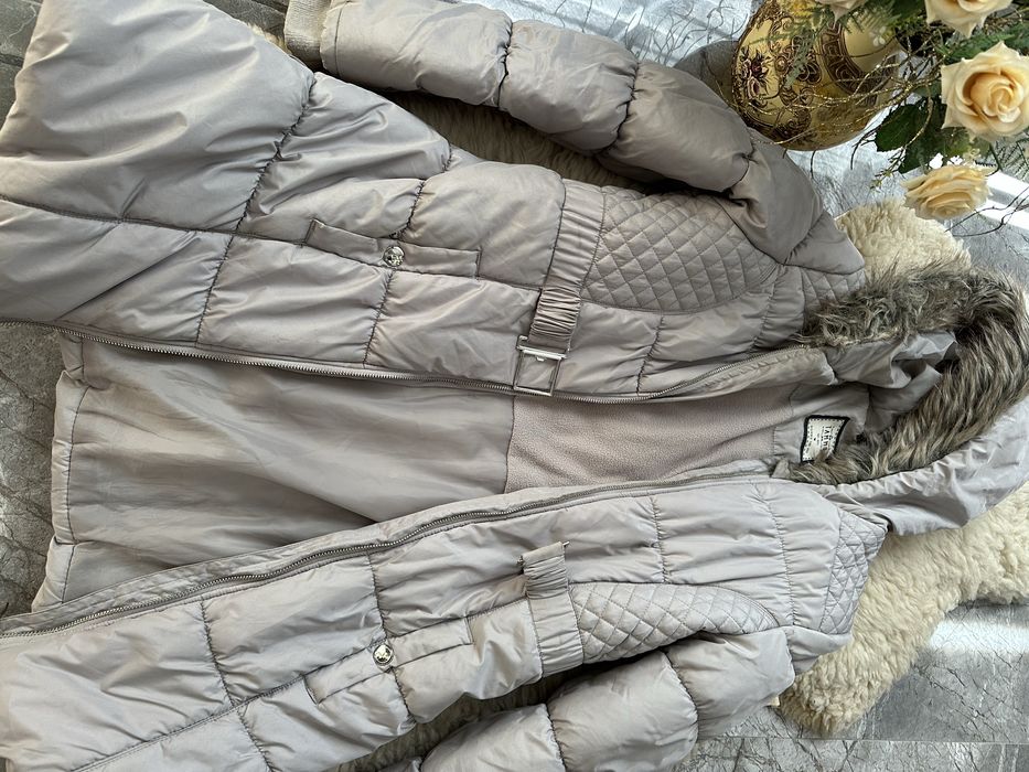 Куртка для девочек с капюшонм. Серого цвета.