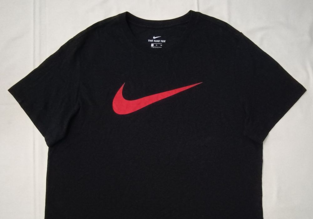 Nike Sportswear Swoosh Tee оригинална тениска XL Найк памук спорт черна фланелка