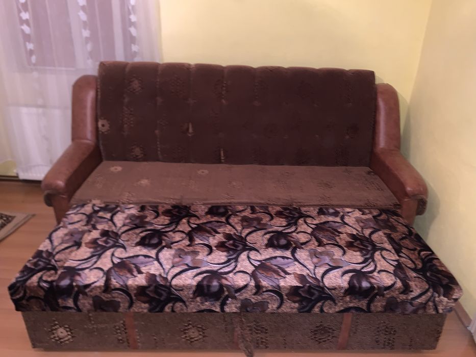 Set mobilier, canapea si masa