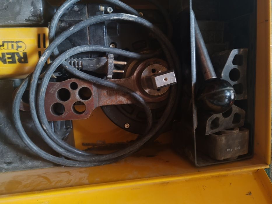 Presă de îndoit țeavă