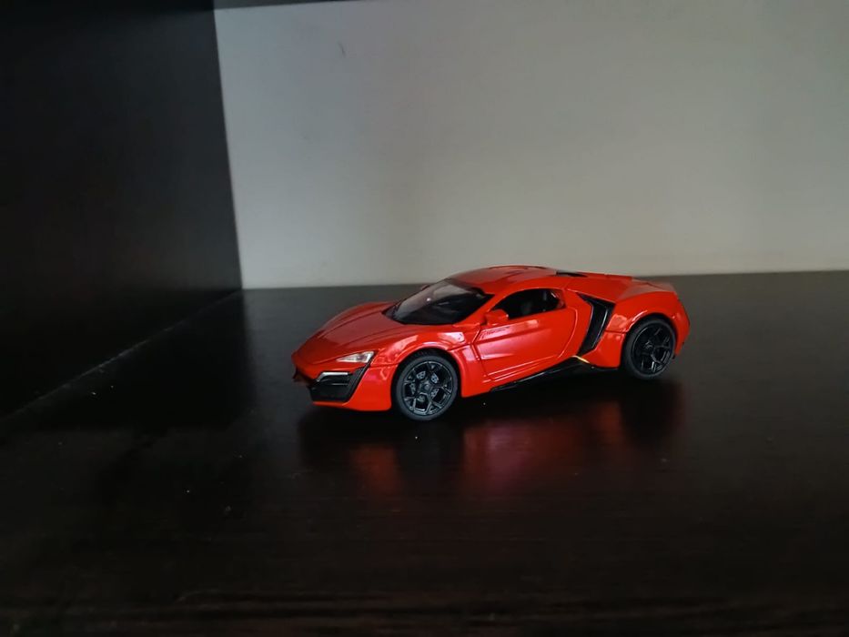 Продам игрушечную машинку