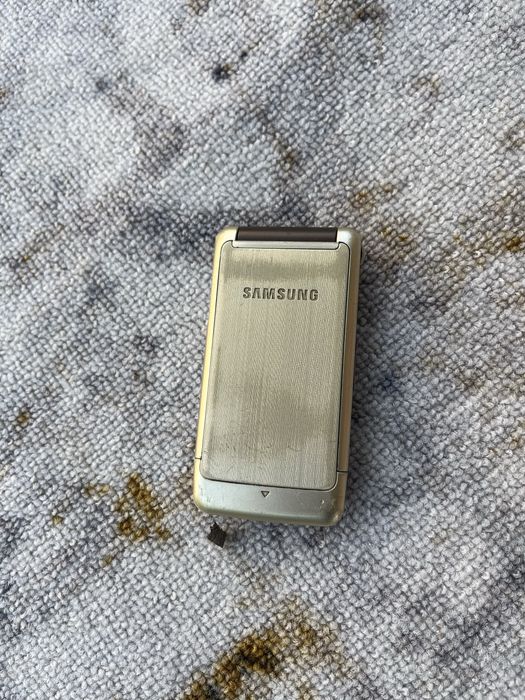 Самсунг с 3600 в идеалее.