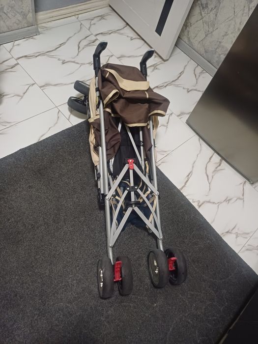 Продаётся прогулочная коляска трость