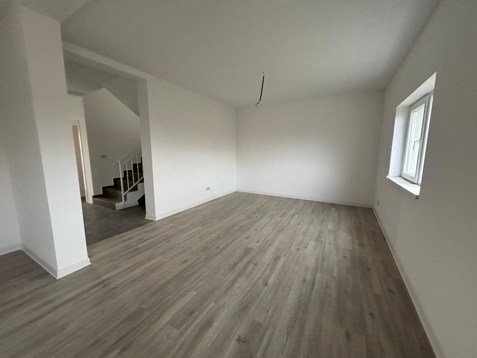 Vand casa individuala