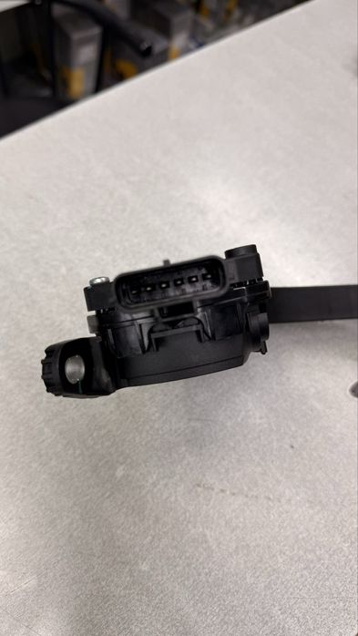 Педаль газа Monza