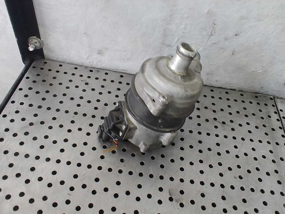 pompa recirculare apa 2.0 tdi deu audi a4 b9 8w  4h0965567a