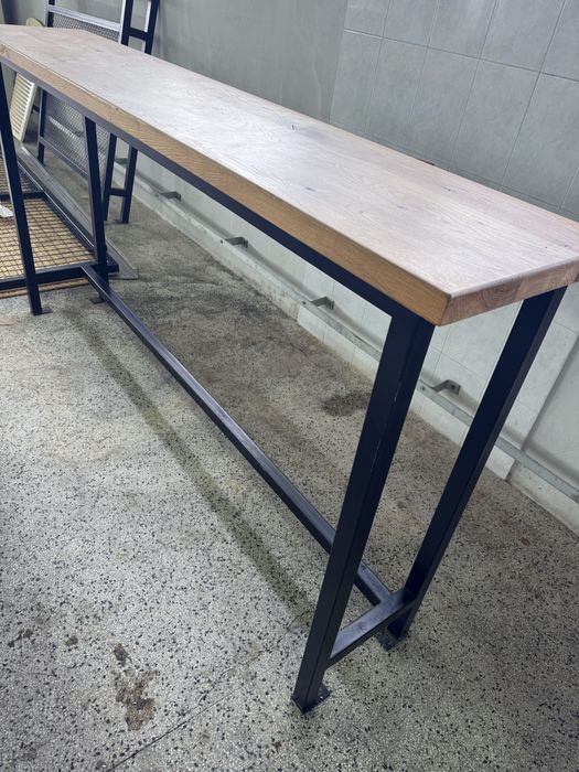 Високи маси от дърво и стомана