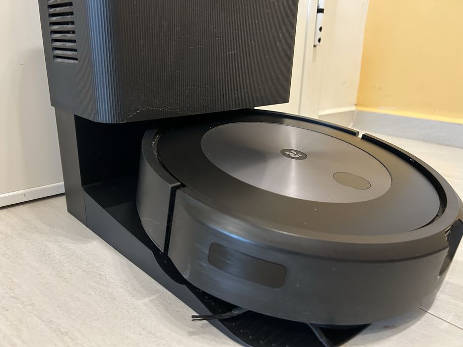 Робот прахусмукачка iRobot Roomba j7+