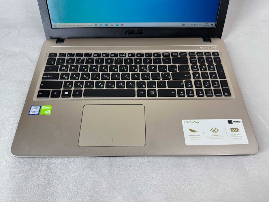 Продам в идеале ноутбук Asus core i3-7020U