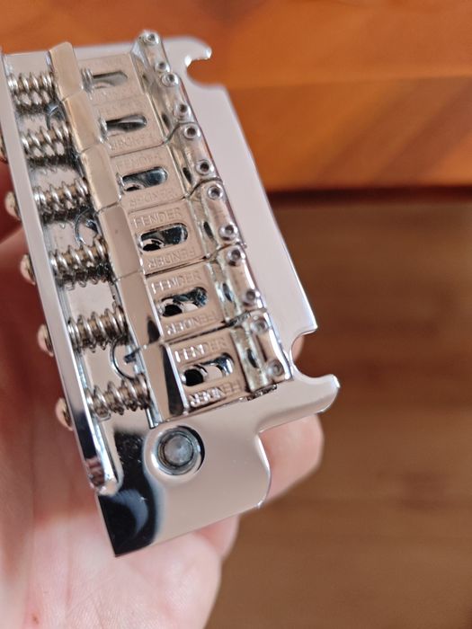 Bridge tremolo fender