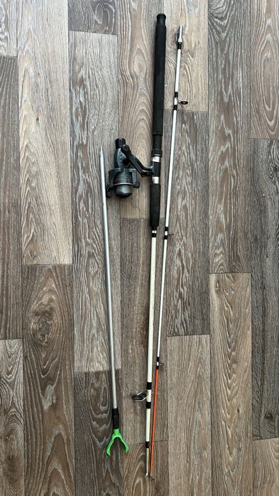 Спиннинг и подставка