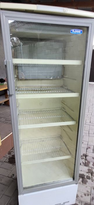 Витринный холодильник Бирюса