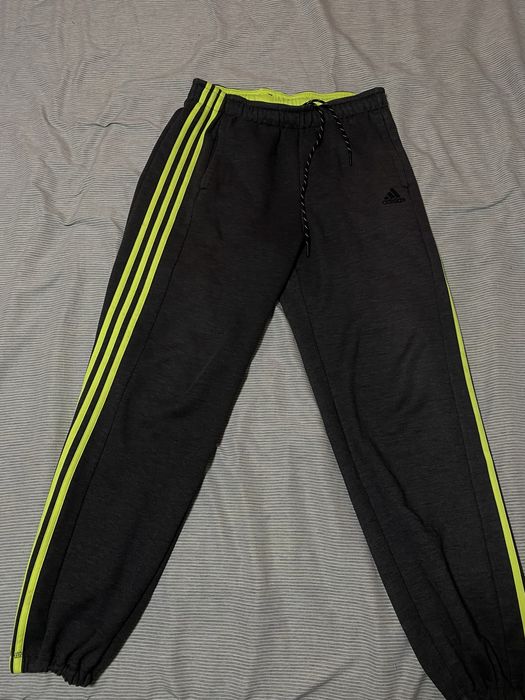 Продам трико Adidas Essentials