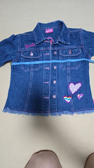 Джинсы и джинсовая куртка.