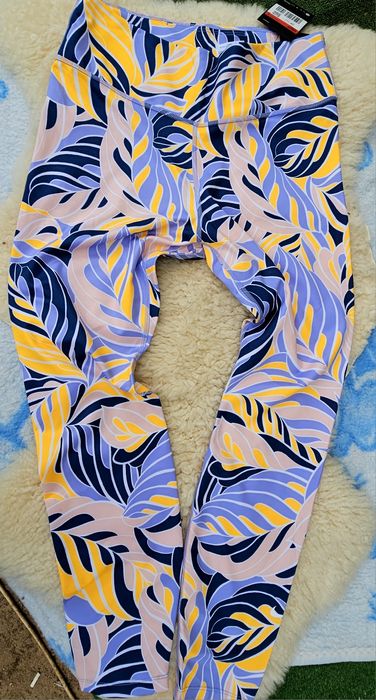 Nike оригинален дамски клин Л размер нов