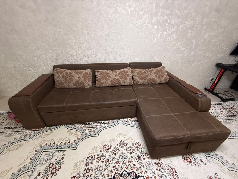 Диван б/у после химчистки 20тыс
