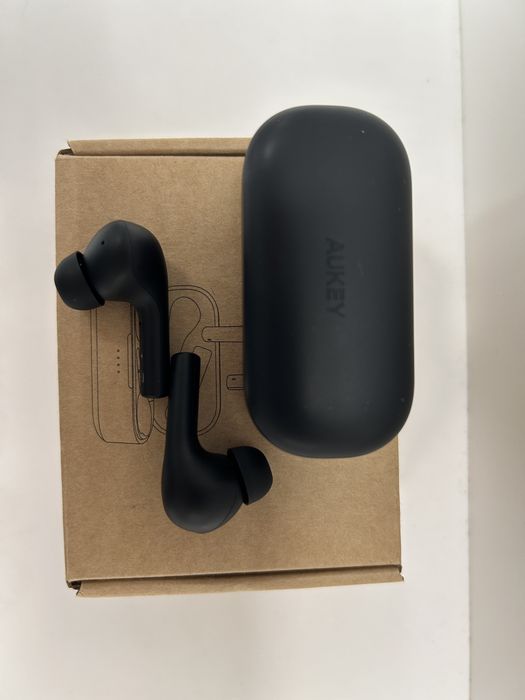 Безжични блутут Слушалки Тапи Черни със зареждащ кейс Aukey Wireless Earbuds EP-T21S