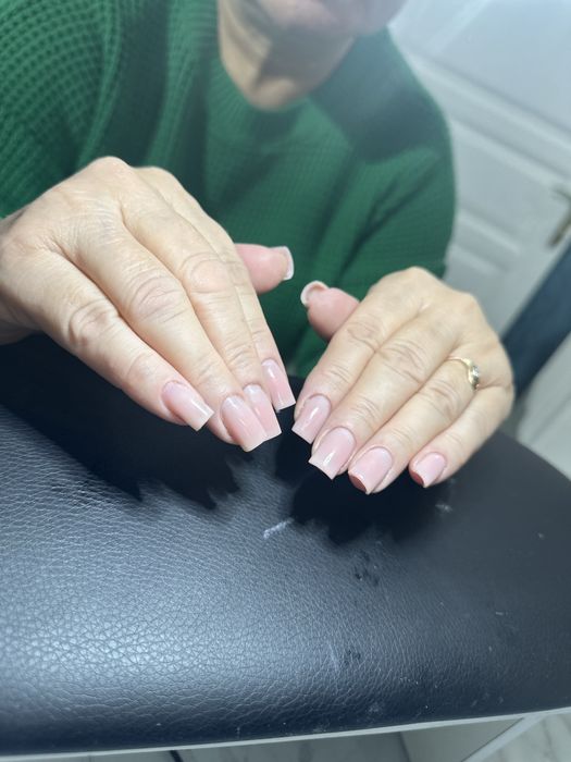 Нужны модели на маникюр