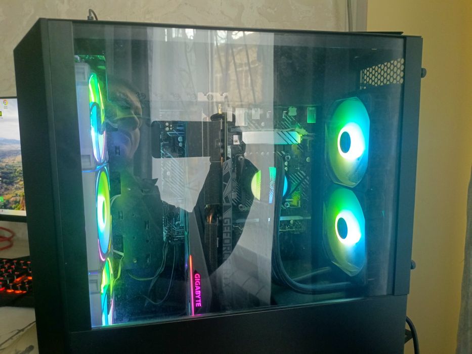 Продаеться комп срочно