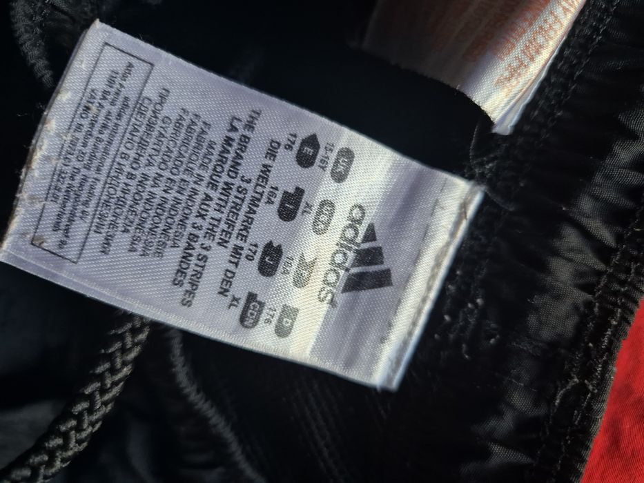 Sorturi Adidas si Livv, 49 lei perechea sau 125 lei toate 3