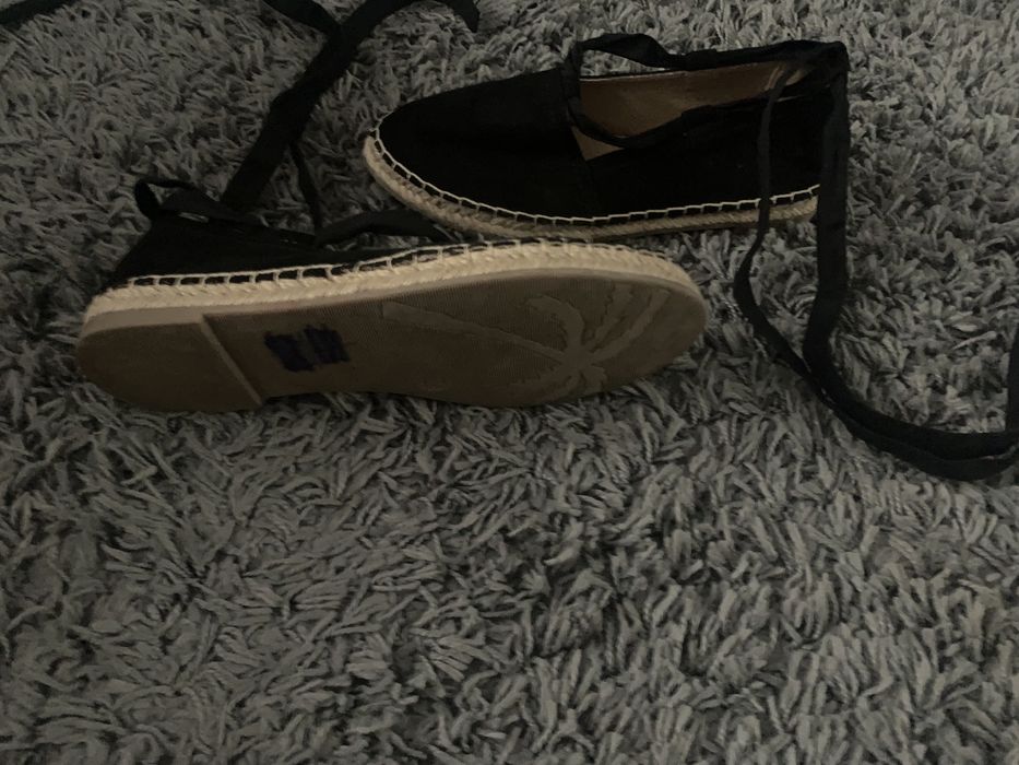Espadrili cu snur .