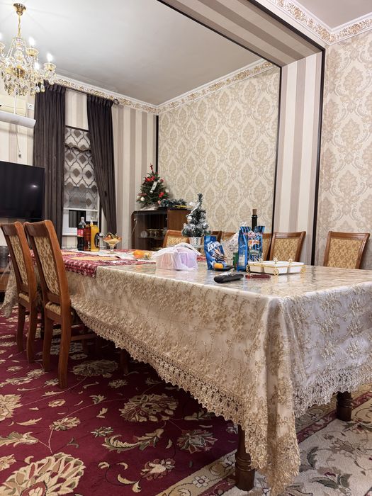 Стол со стульями