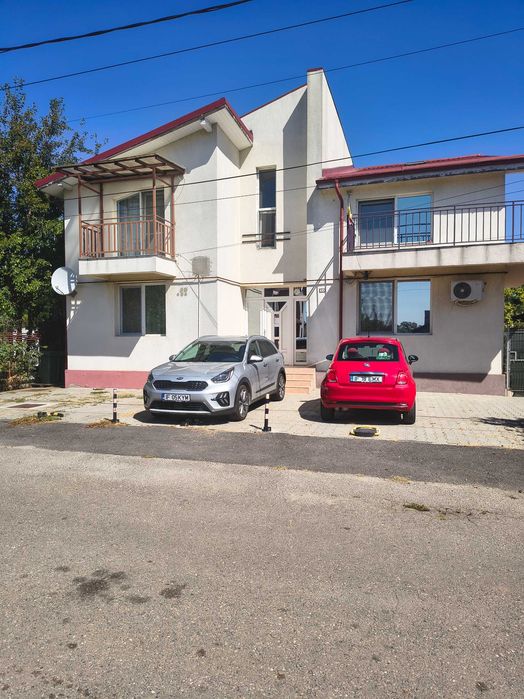 Vând apartament 2 camere în imobil casă/vilă
