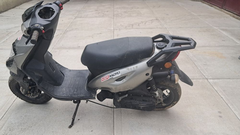 Vând scuter 2t 80cc