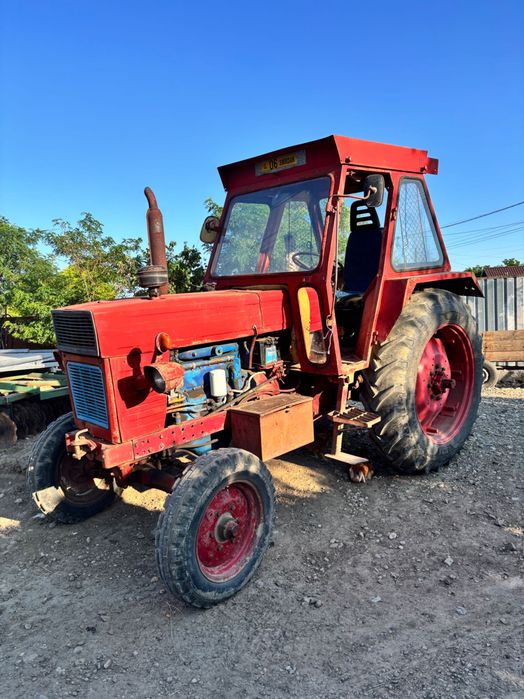 Pachet utilaje agricole tractor U650, 2 pluguri, disc, remorca, greblatoare, cositoare, met si mig
