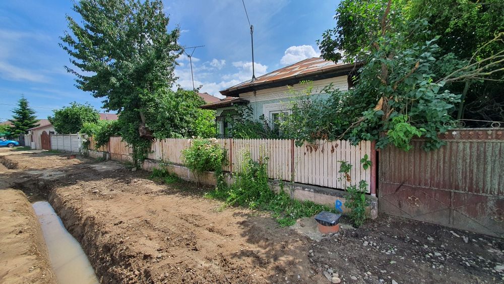 De vânzare teren 6378 mp cu casă bătrânească, gaze, apă și canalizare la poartă, Brăteștii de Jos   39.999  negociabil.