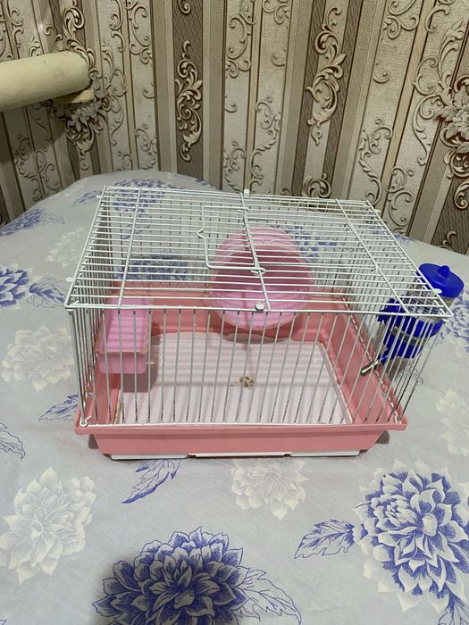 продам две клетки для хомяков б/у