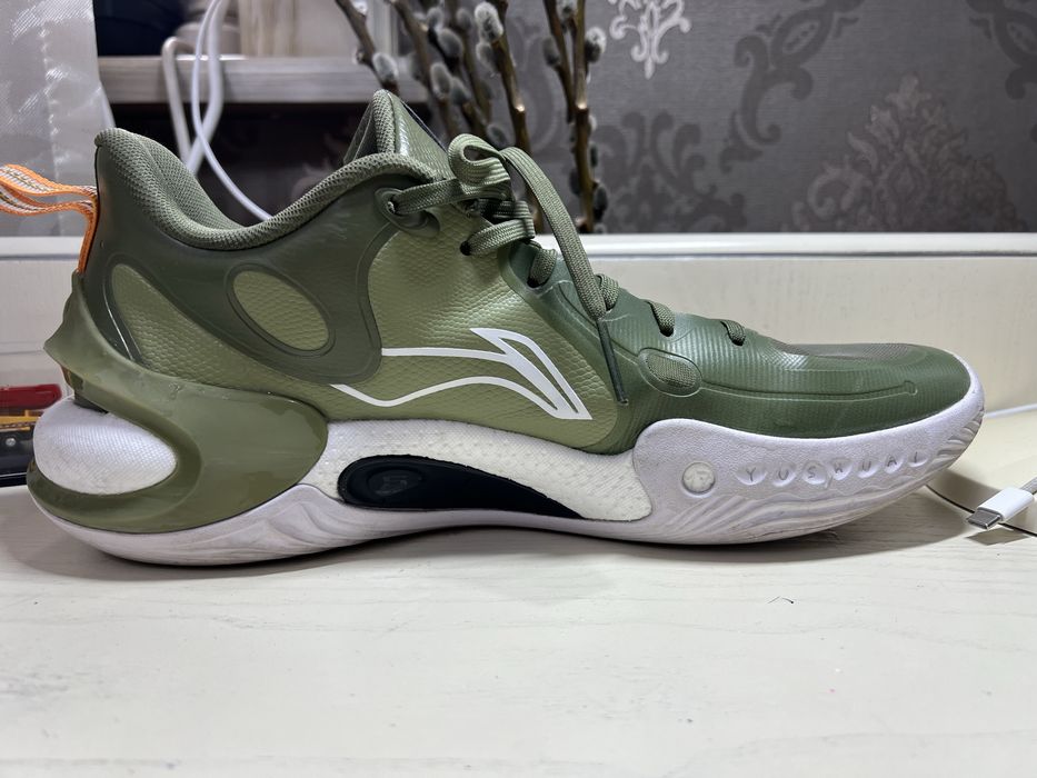 Баскетбольные кроссовки lining