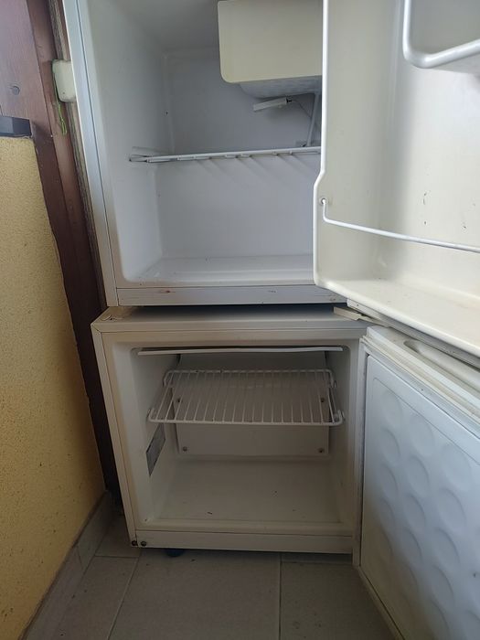 Mini frigider bar si congelator
