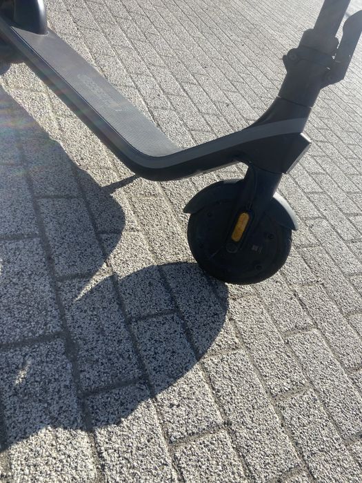 Trotineta electrica ninebot e2 autunomie 25 km viteza 20km/h este ca noua